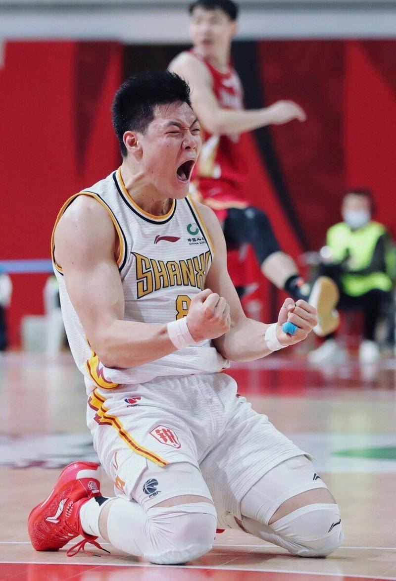 雷火电竞网址-球队新晋球员崭露头角，CBA联赛走红全国