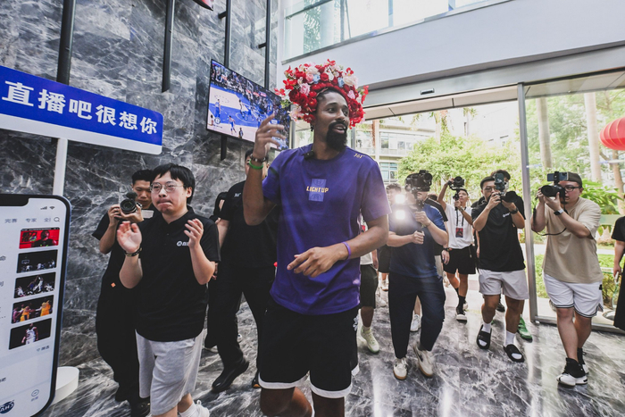 NBA球员互动直播引发热议的简单介绍 NBA球员互动直播引发热议的简单介绍