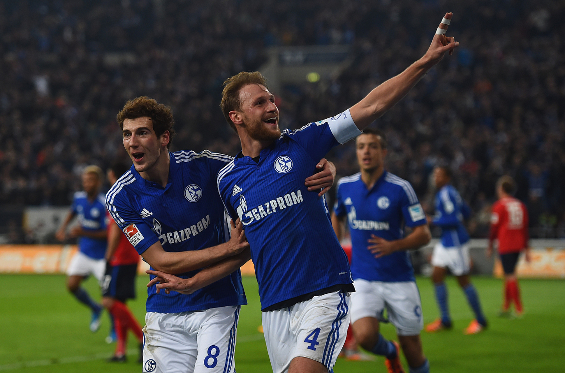 雷火电竞官网-沙尔克球队在德国联赛中掀起热潮