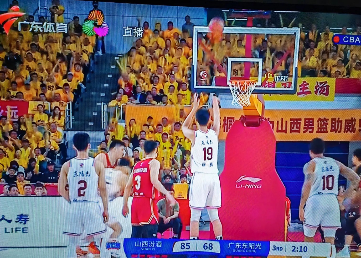 山西男篮取得关键胜利,晋级冲刺成功 山西男篮取得关键胜利,晋级冲刺成功