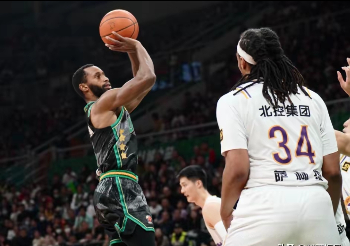 包含夏蒂略家乡球队蒙彼利埃大胜，排名暂时升至第五的词条