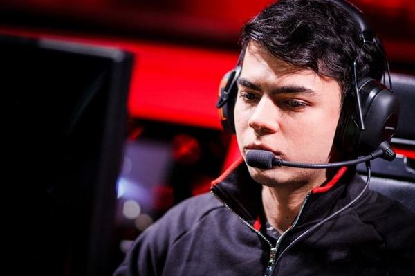 冷静与激情交织!英雄联盟完美收官 冷静与激情交织!英雄联盟完美收官