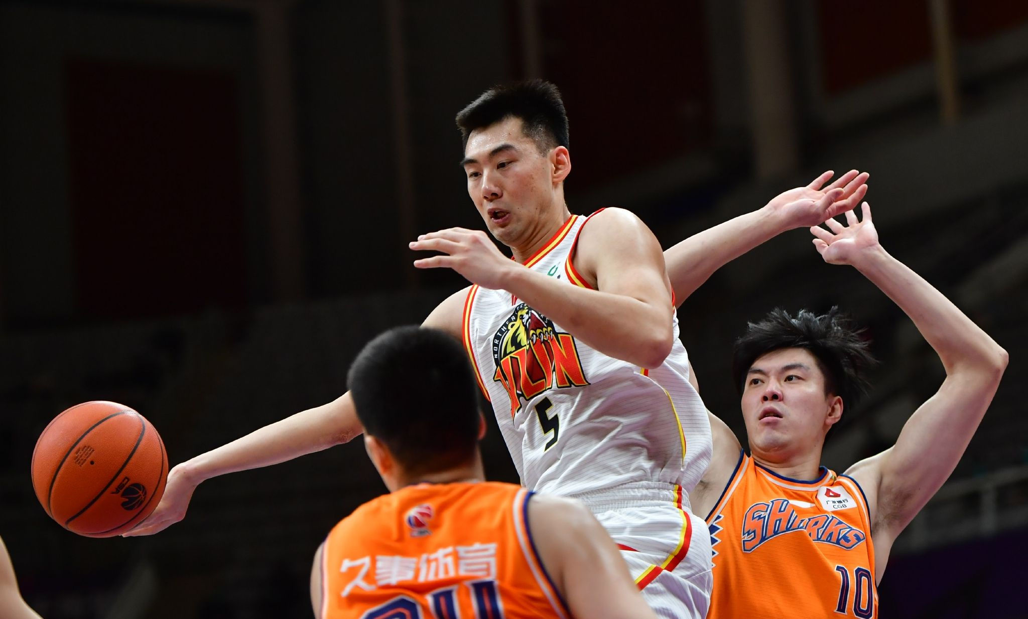 天津队碾压爵士，王哲林扛起全队