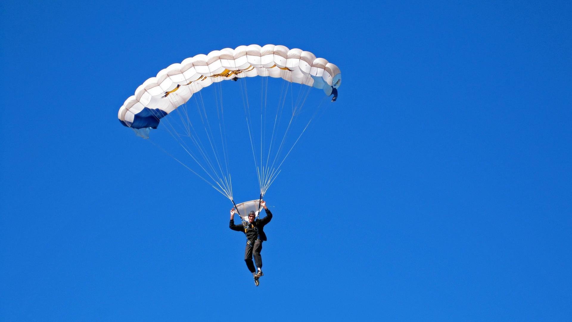 洪水猛兽与高山，克莱无解投射背后，是湖人对辽宁的永恒意志之战