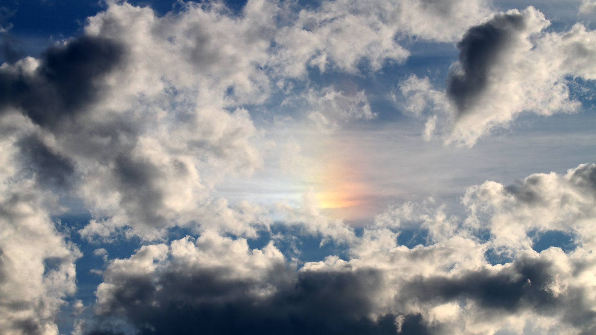 足球的两面，欧洲的开放庆典与南美的封锁边关