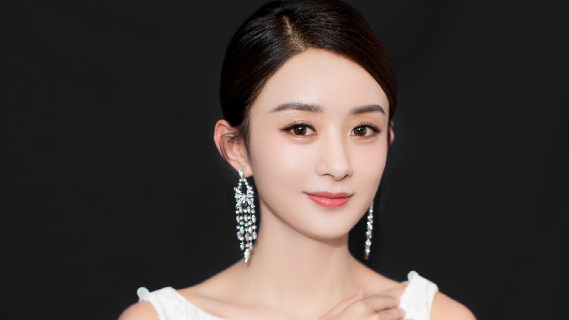 当引擎轰鸣时，西亚卡姆如何在时速三百公里的赛场边演绎另一种极速